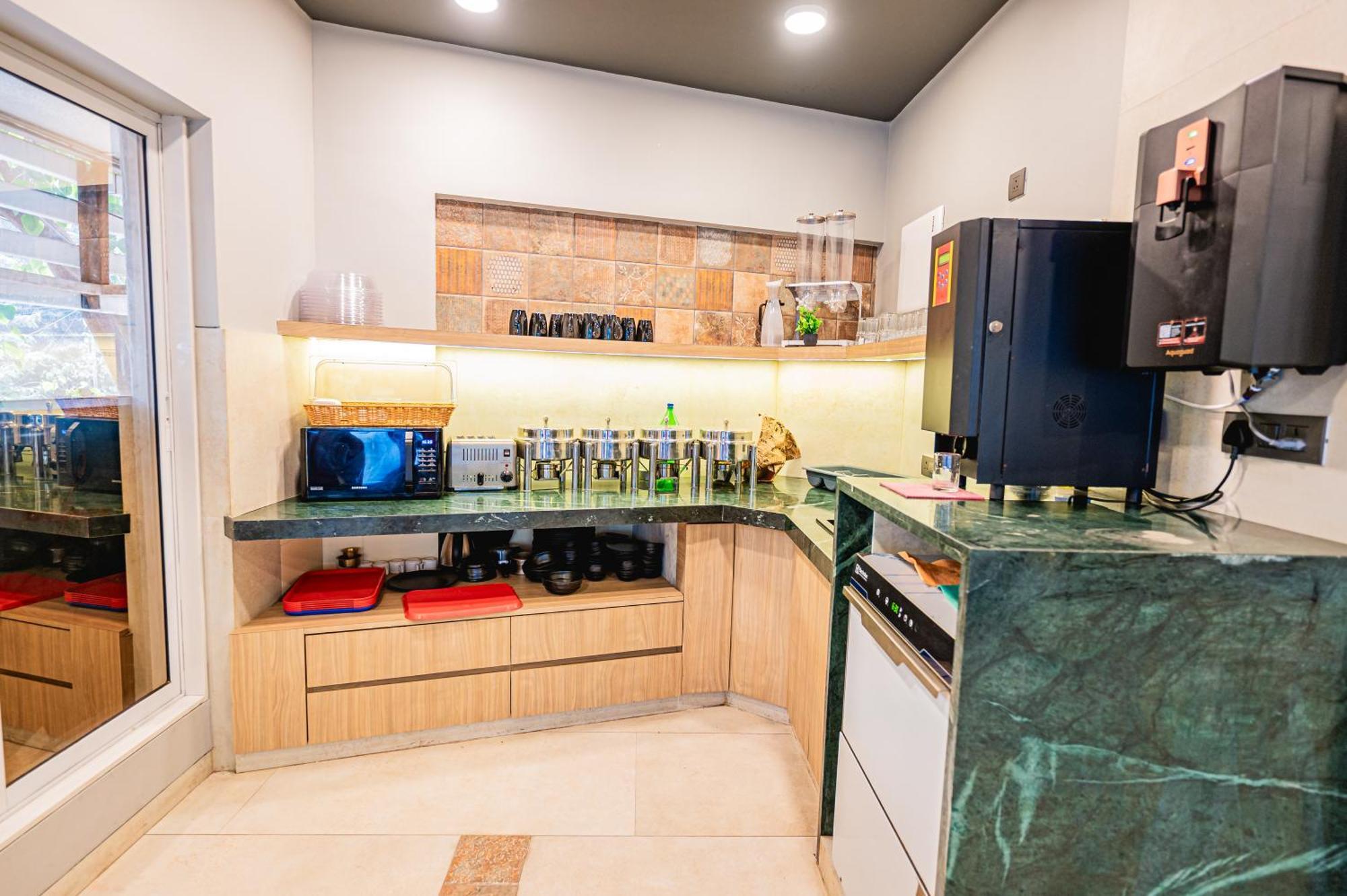 Hotel Indie Studios, Chembur 3*