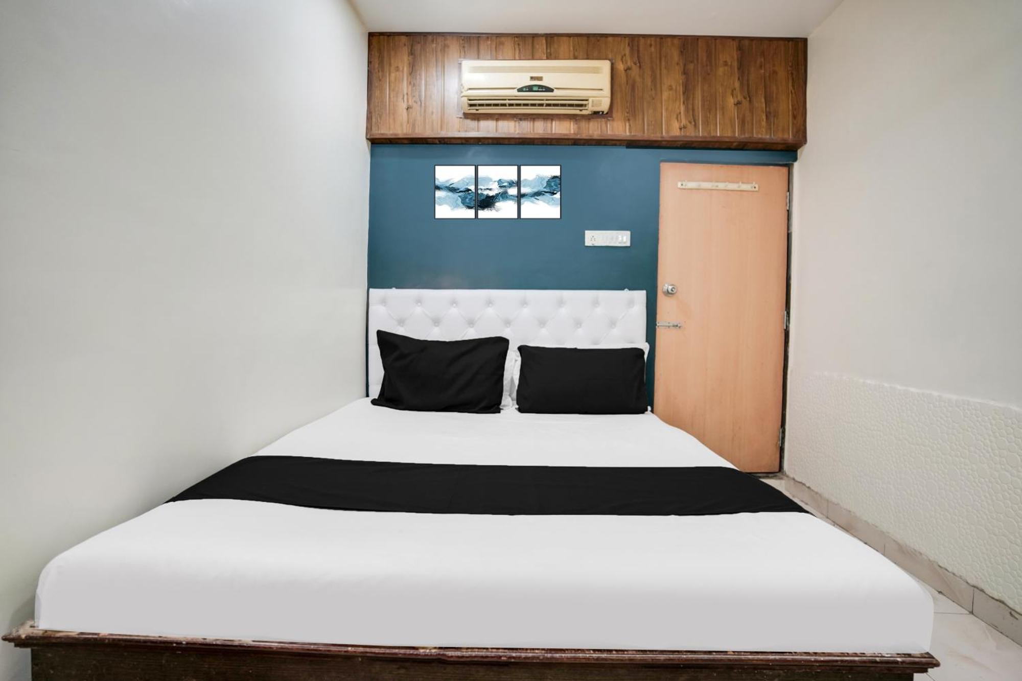 O Om Sai Palace 3*