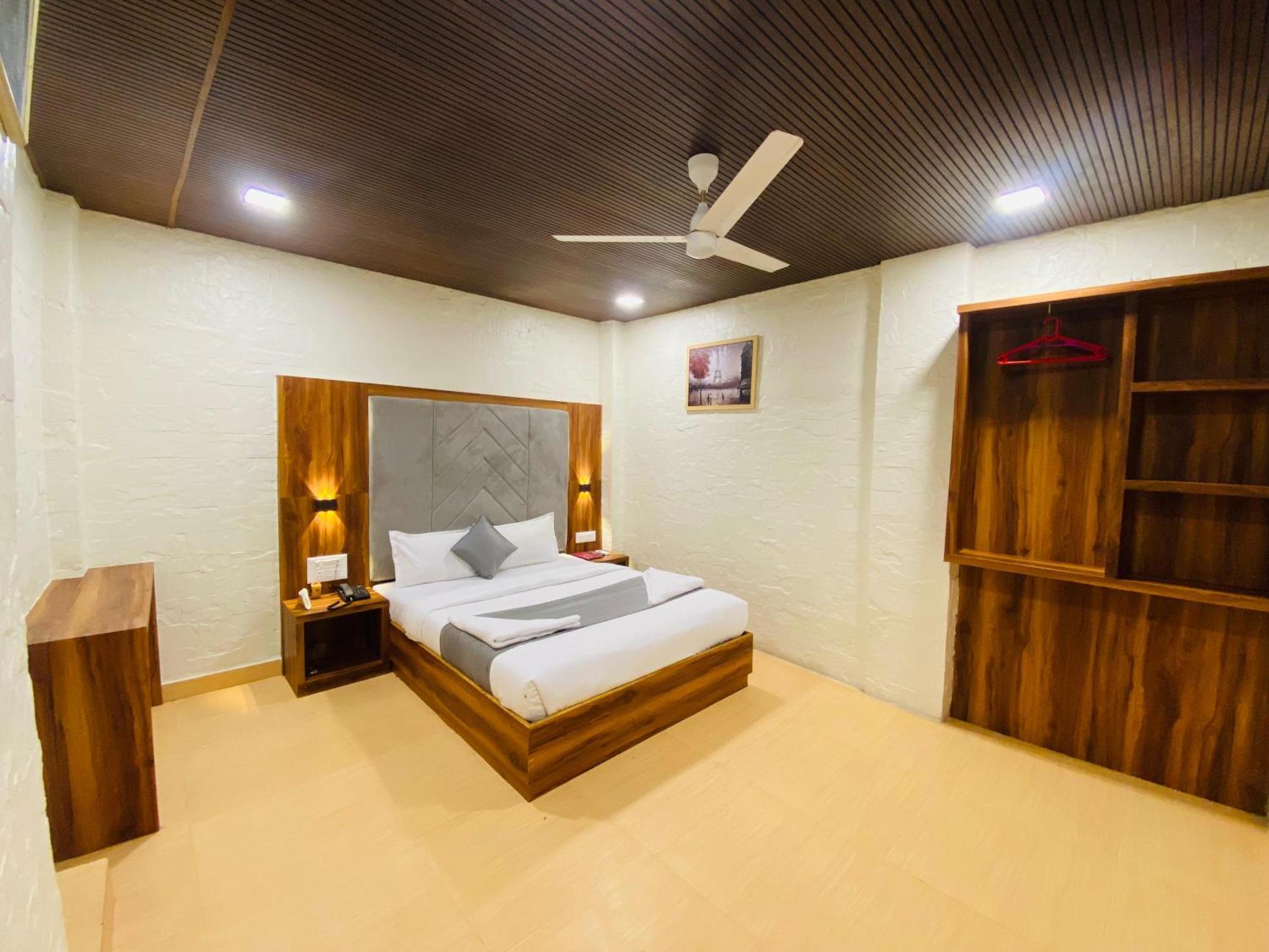 Avk With Kitchen Near Versova 3* Mumbai
