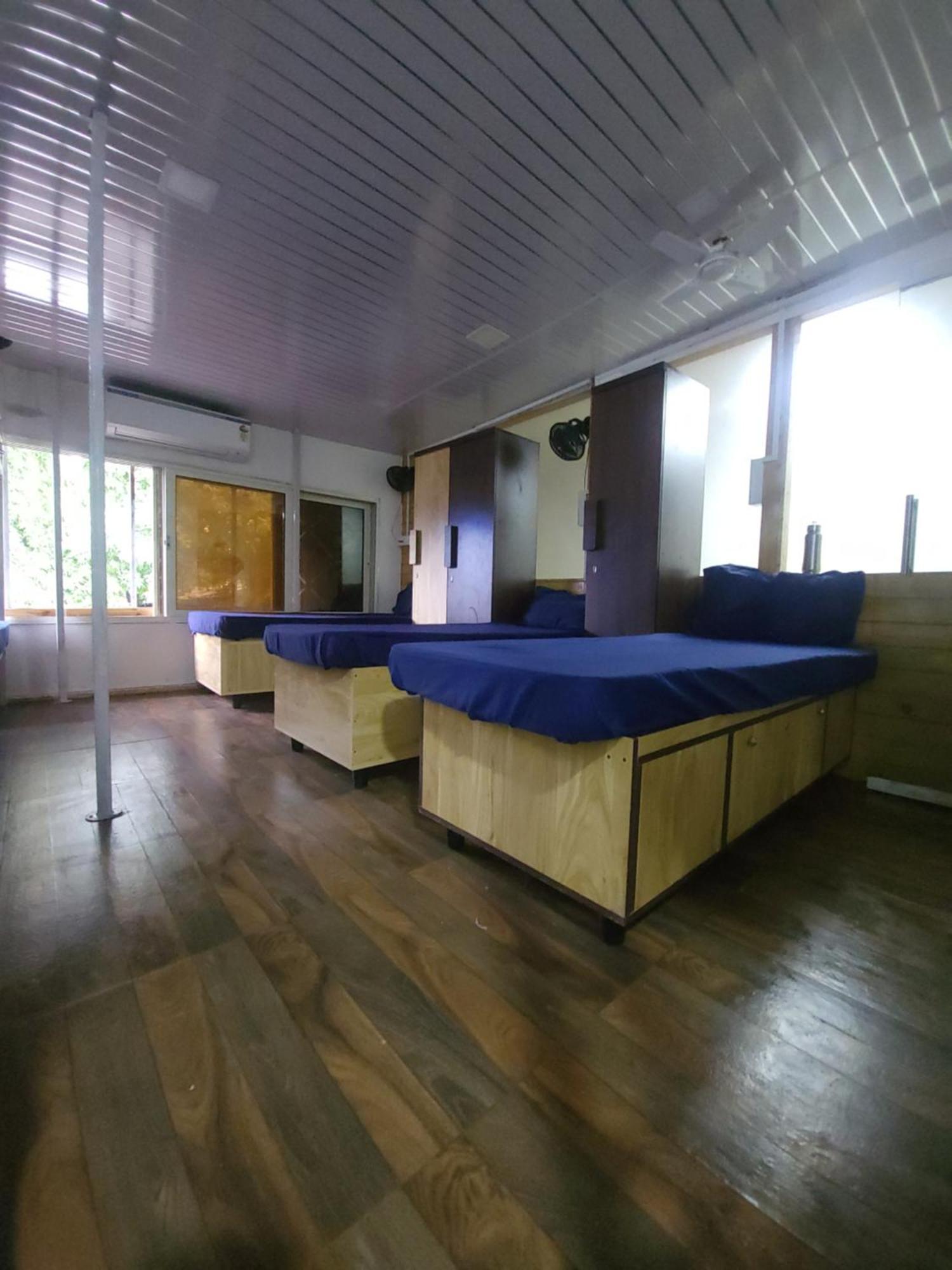 Zest 1054-andheri West Hostel