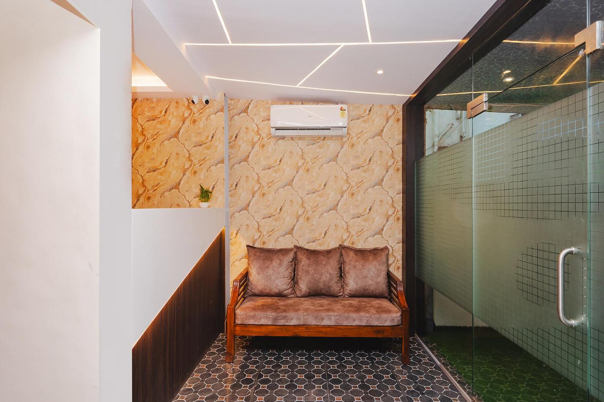 Fabhotel Airport Palace - Nr International Airport Mumbai
