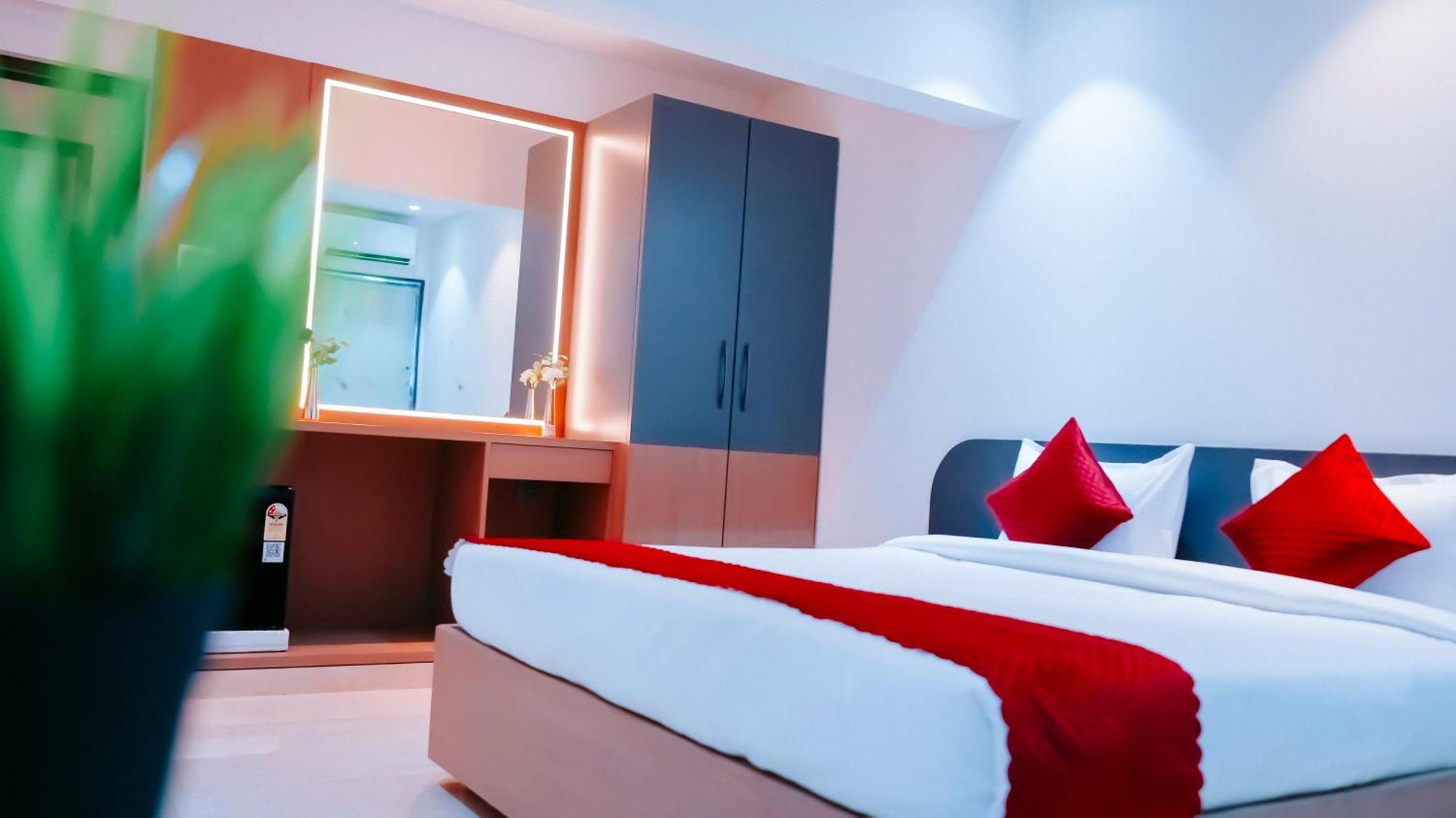 Hsquare Andheri West 3*