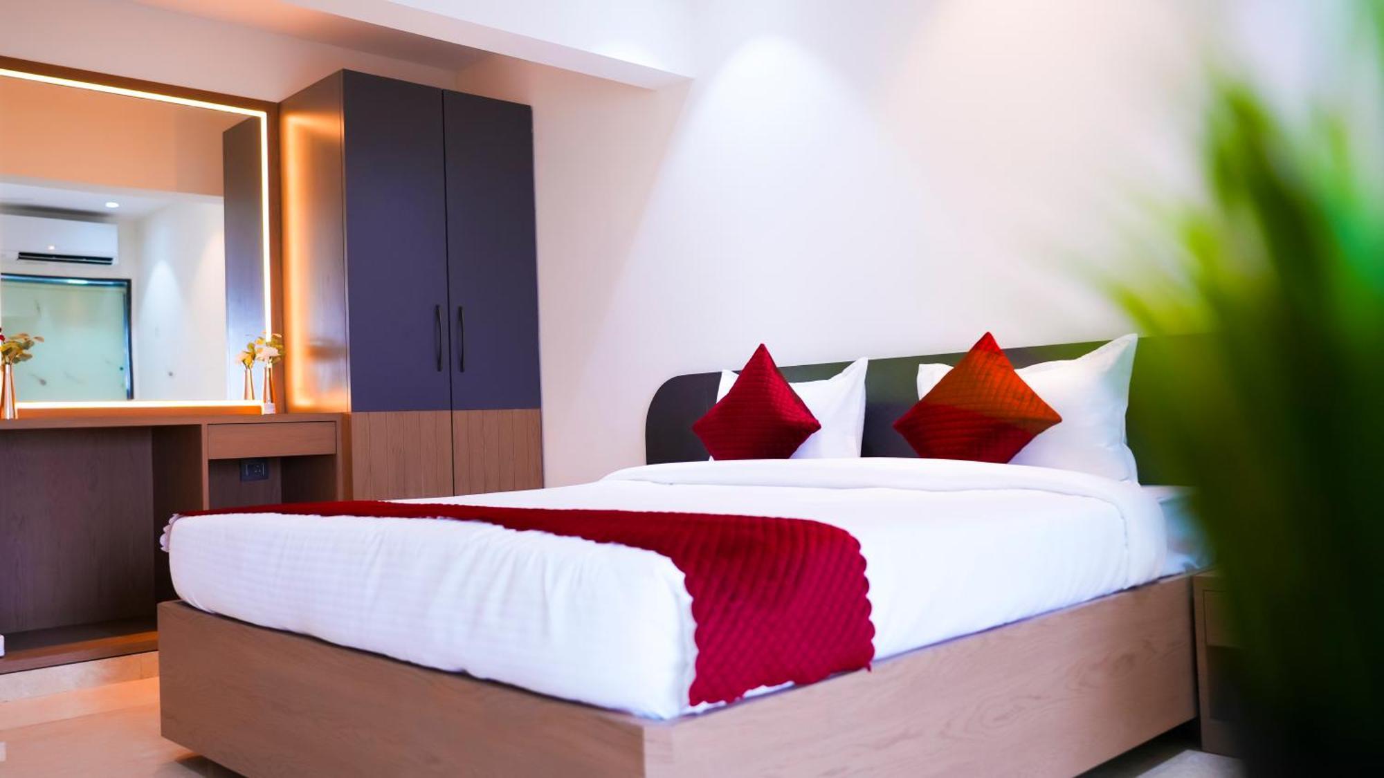 Hsquare Andheri West Hotel