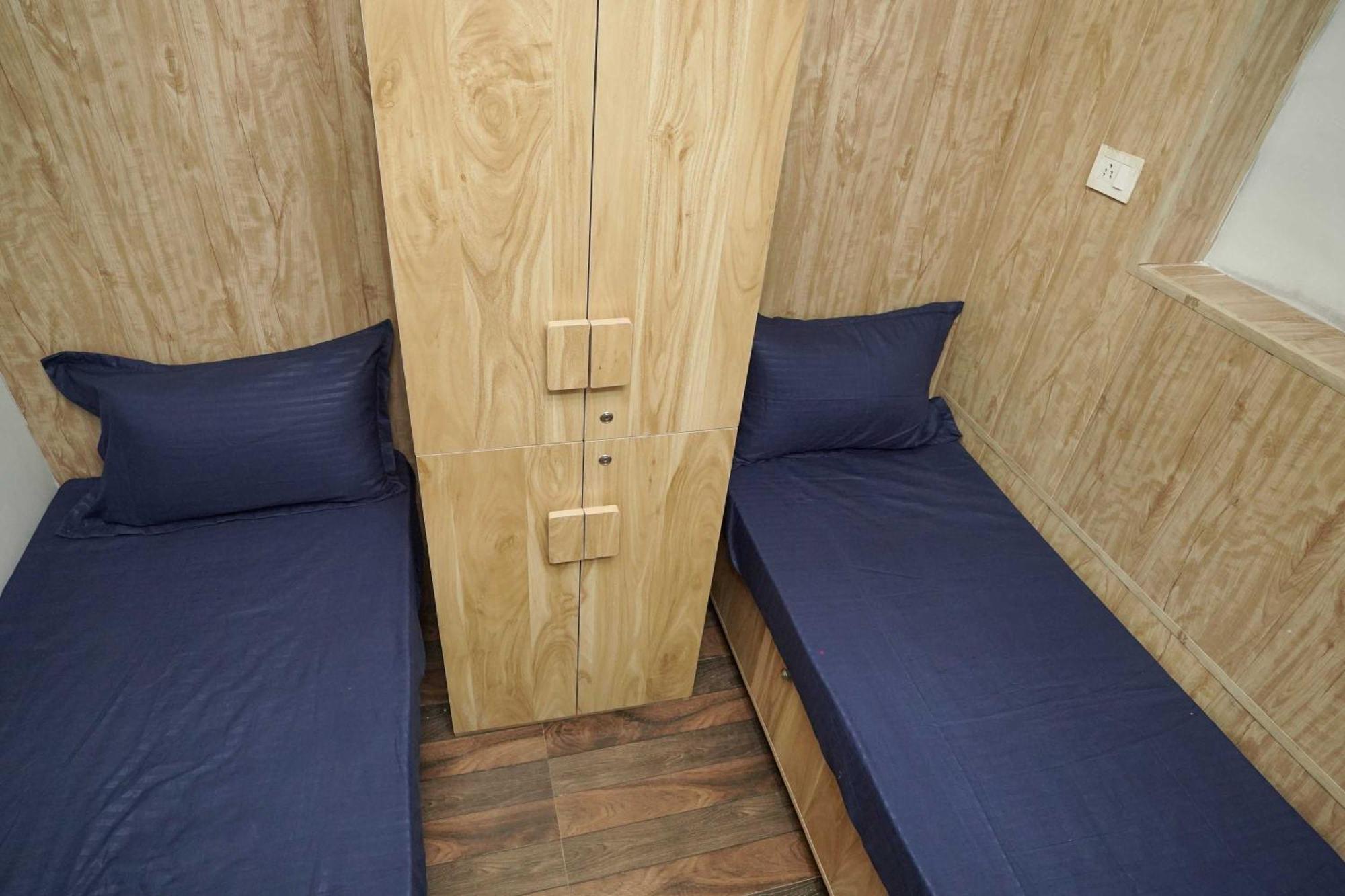 Zest 1054-andheri West Hostel *