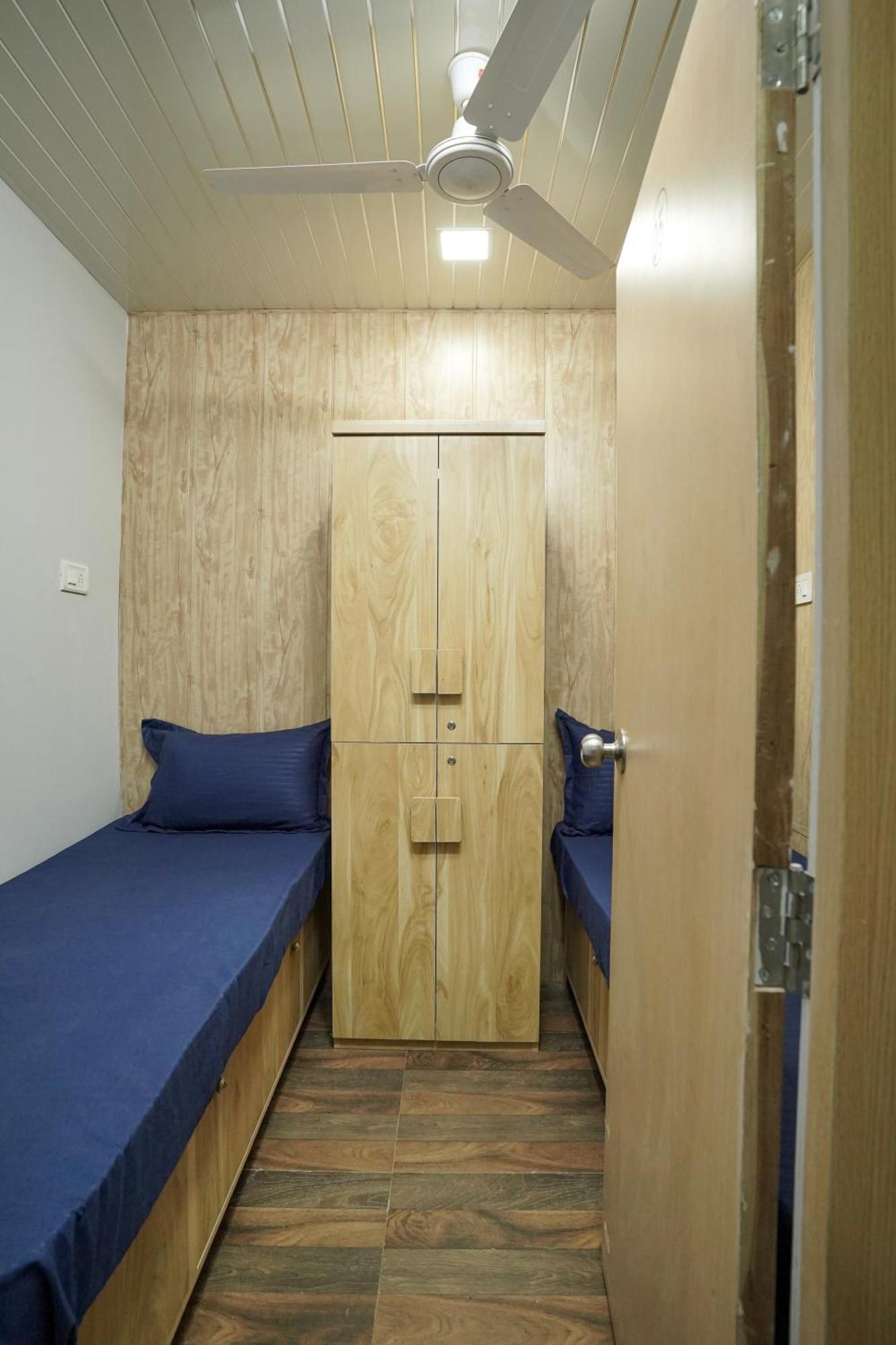 Hostel Zest 1054-andheri West Mumbai