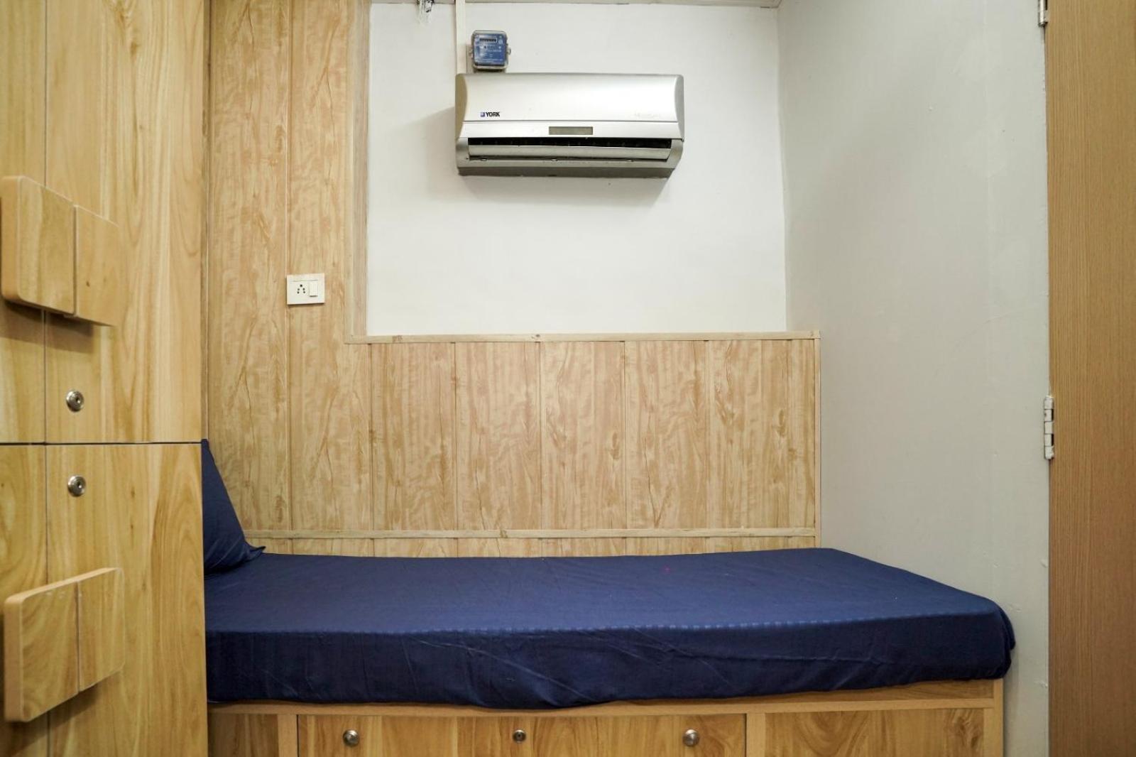 Zest 1054-andheri West Hostel *