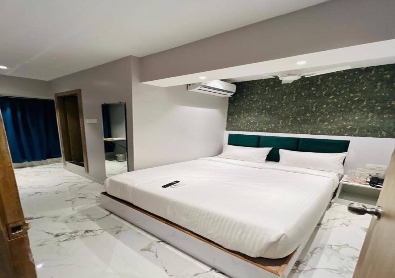 Grand Dyad - Near Kokilaben Hospital Andheri West 3* Mumbai