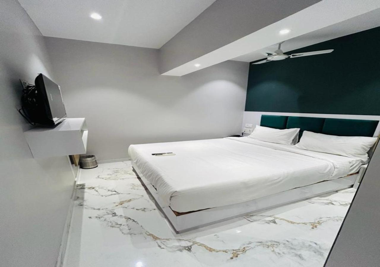 Grand Dyad - Near Kokilaben Hospital Andheri West Hotel 3*