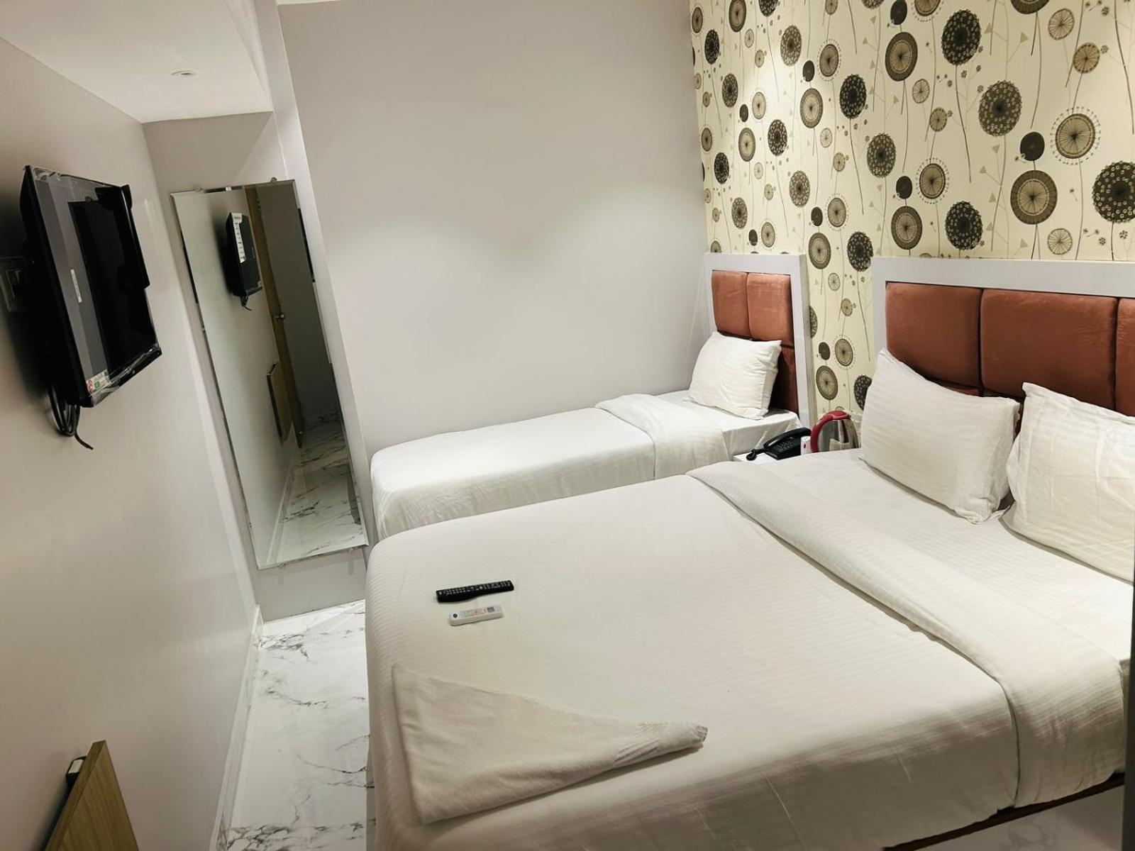Hotel Grand Dyad - Near Kokilaben Hospital Andheri West Mumbai