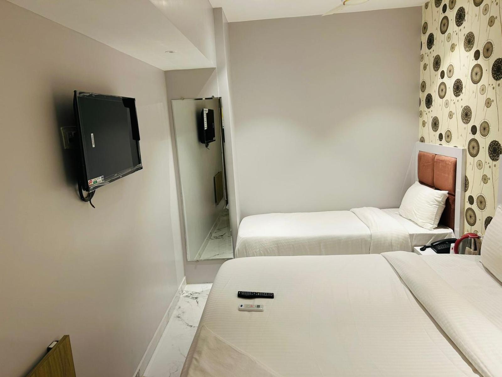 Hotel Grand Dyad - Near Kokilaben Hospital Andheri West 3*