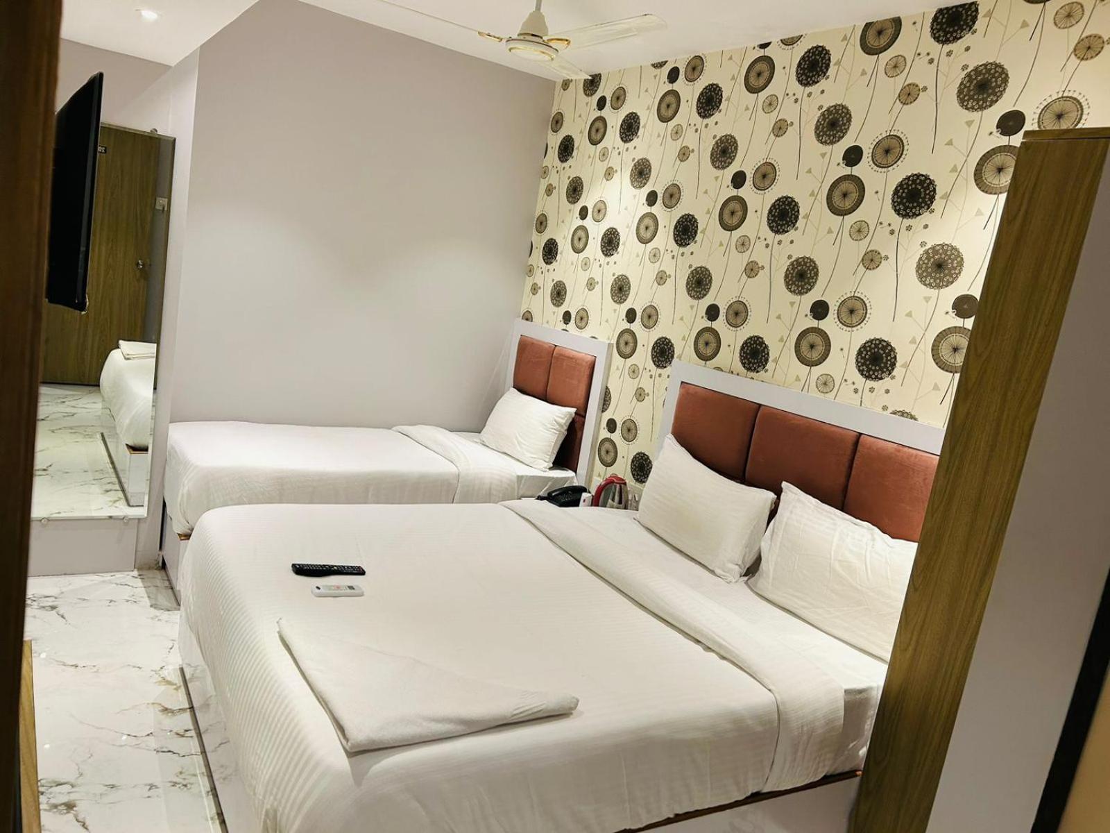 Grand Dyad - Near Kokilaben Hospital Andheri West Hotel