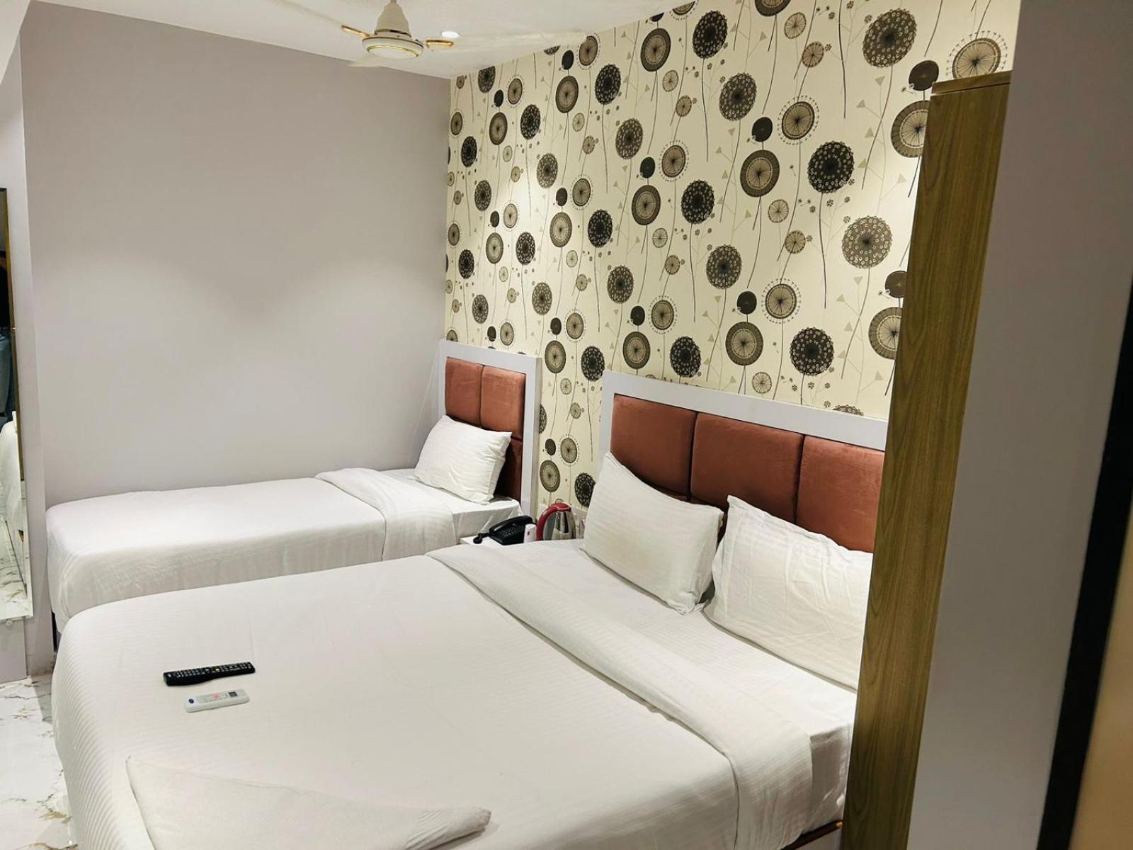 Grand Dyad - Near Kokilaben Hospital Andheri West Hotel 3*