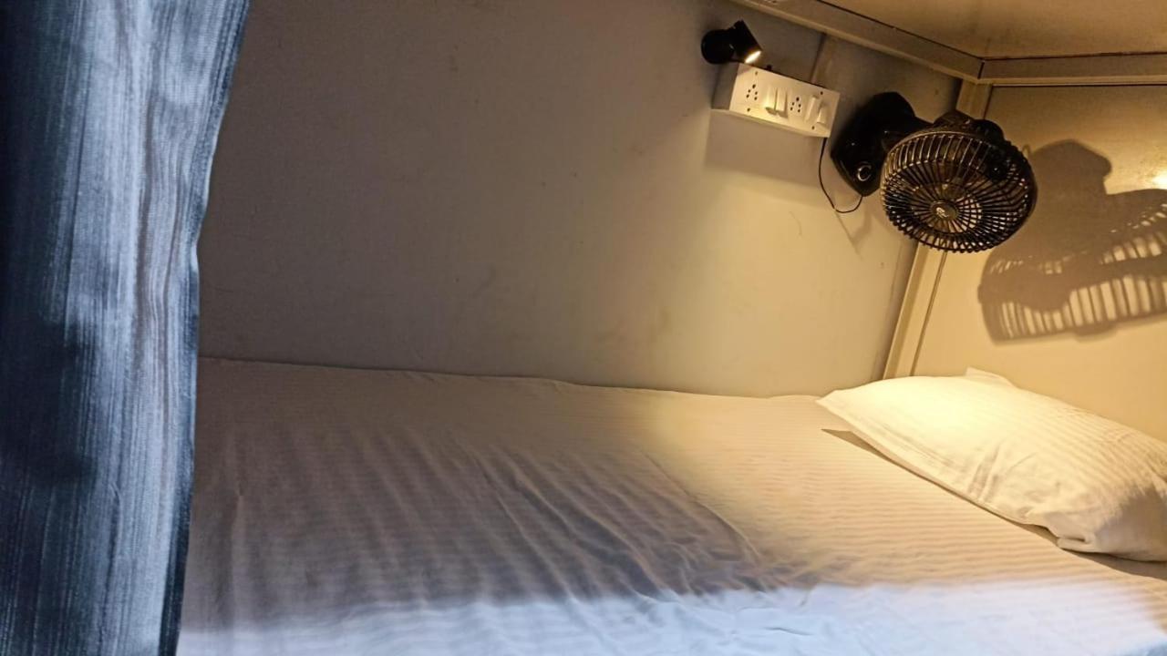 Saffron Goregaon East Hostel *