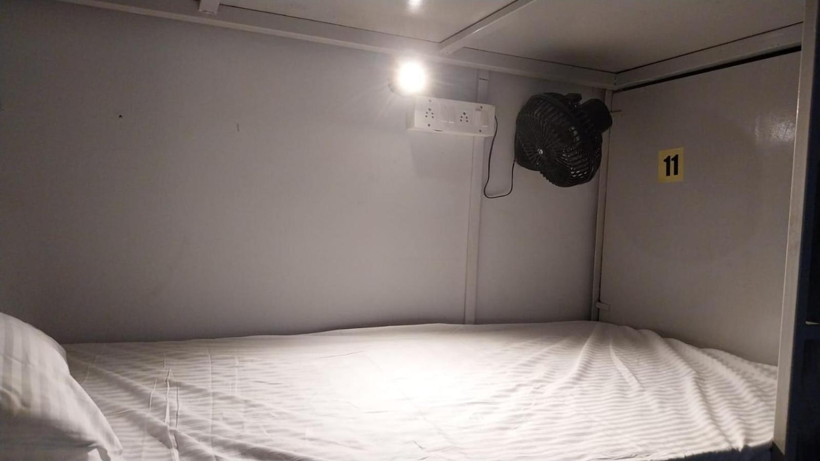 Hostel Saffron Goregaon East Mumbai