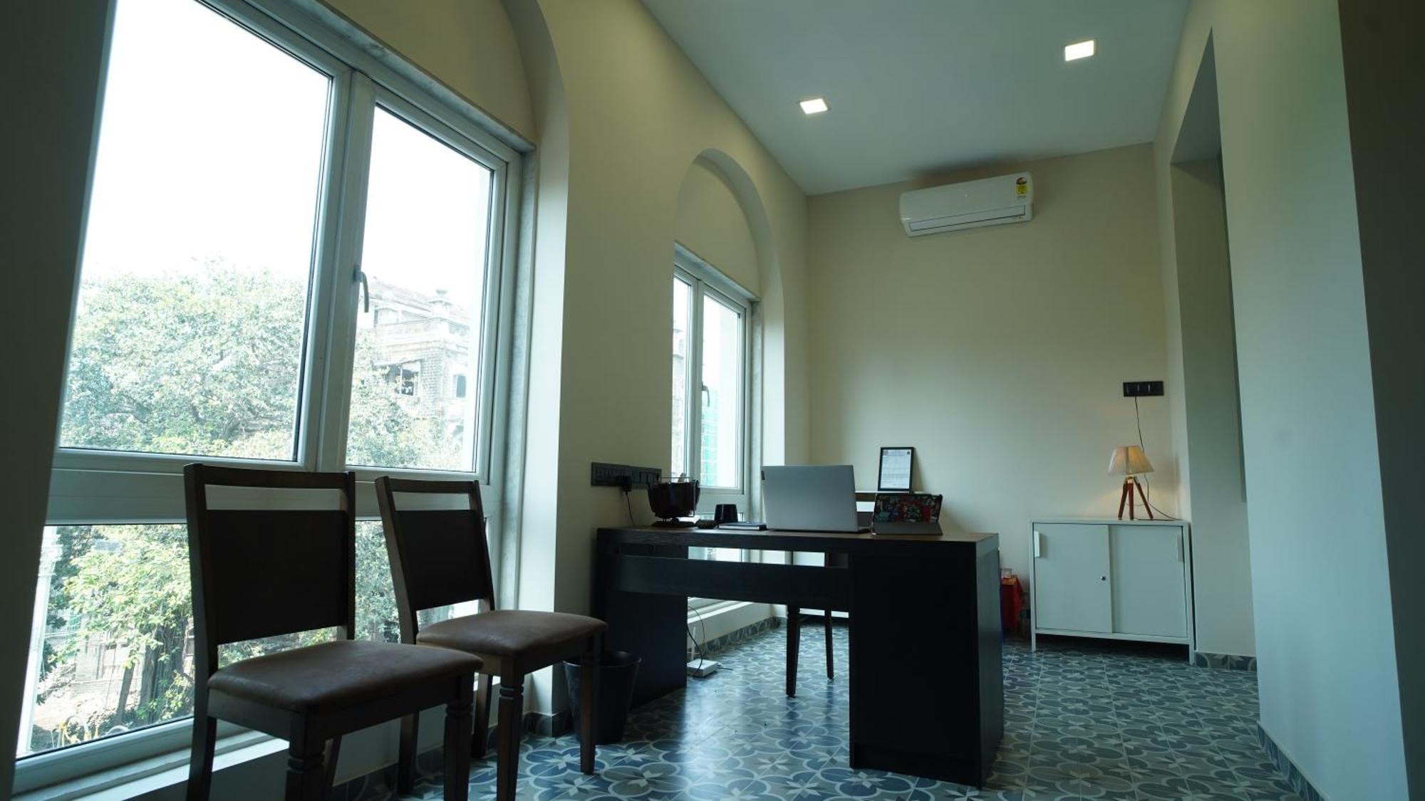 The Colaba Pod *