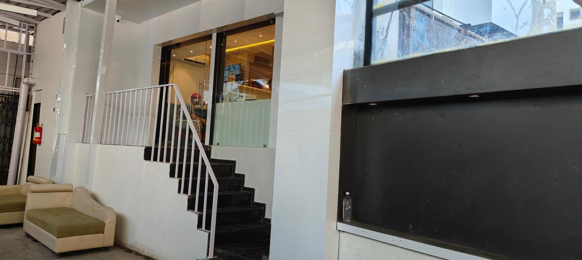 Grand Dyad - Near Kokilaben Hospital Andheri West Mumbai