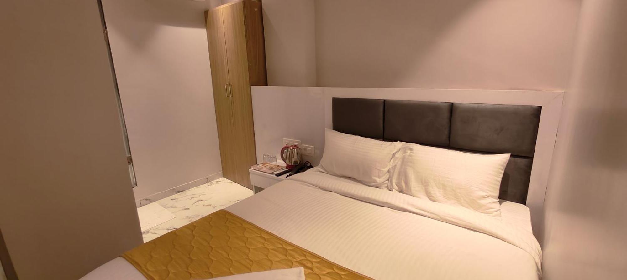 Grand Dyad - Near Kokilaben Hospital Andheri West Hotel
