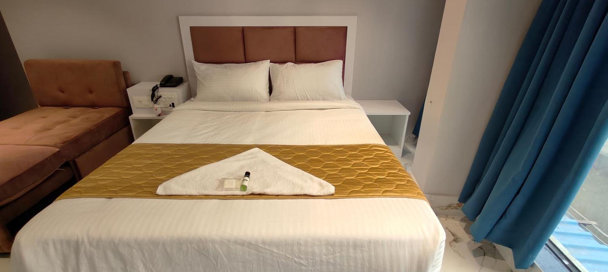 Grand Dyad - Near Kokilaben Hospital Andheri West Hotel Mumbai