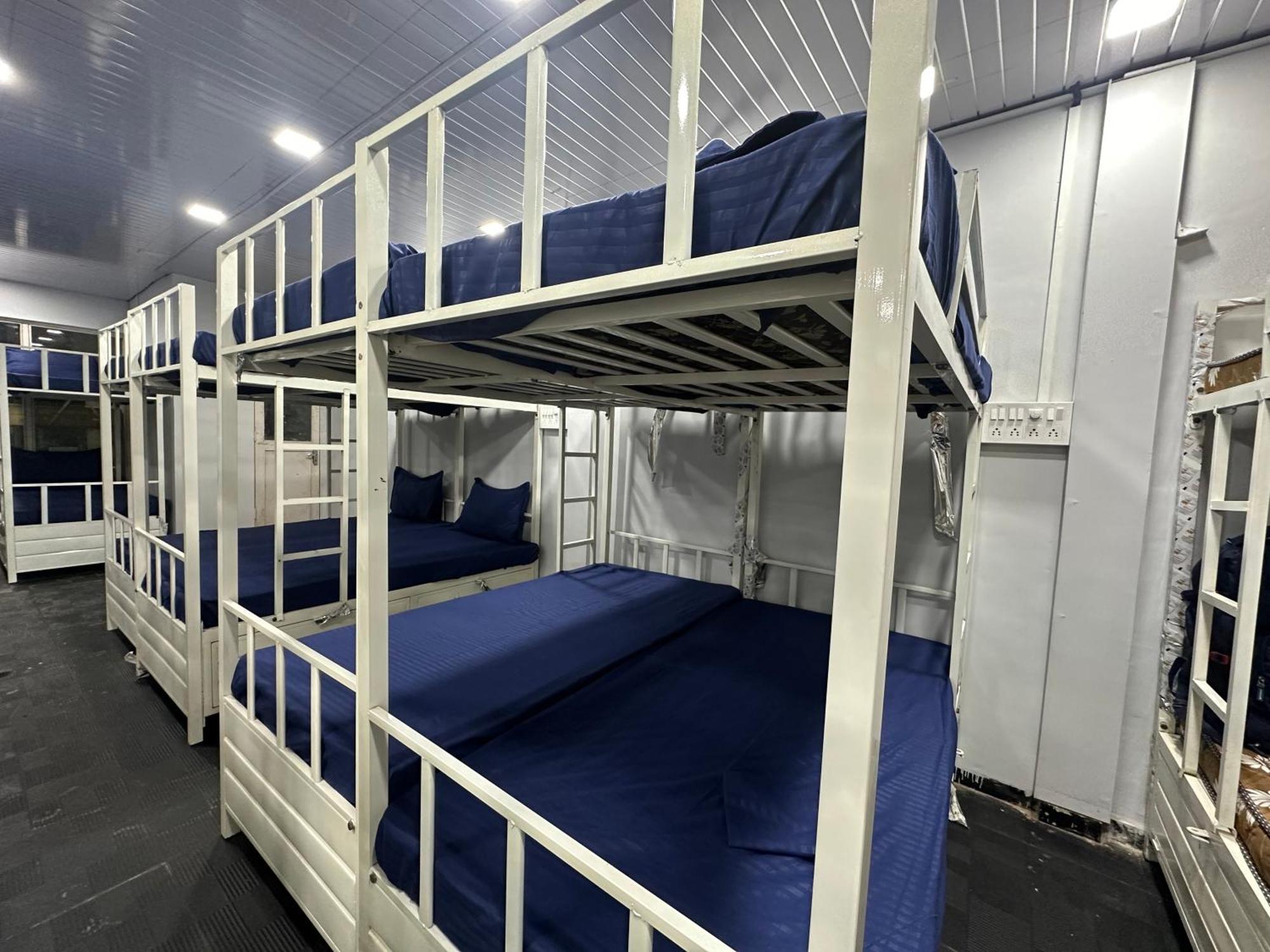 Hostel Zest 1054-andheri West *