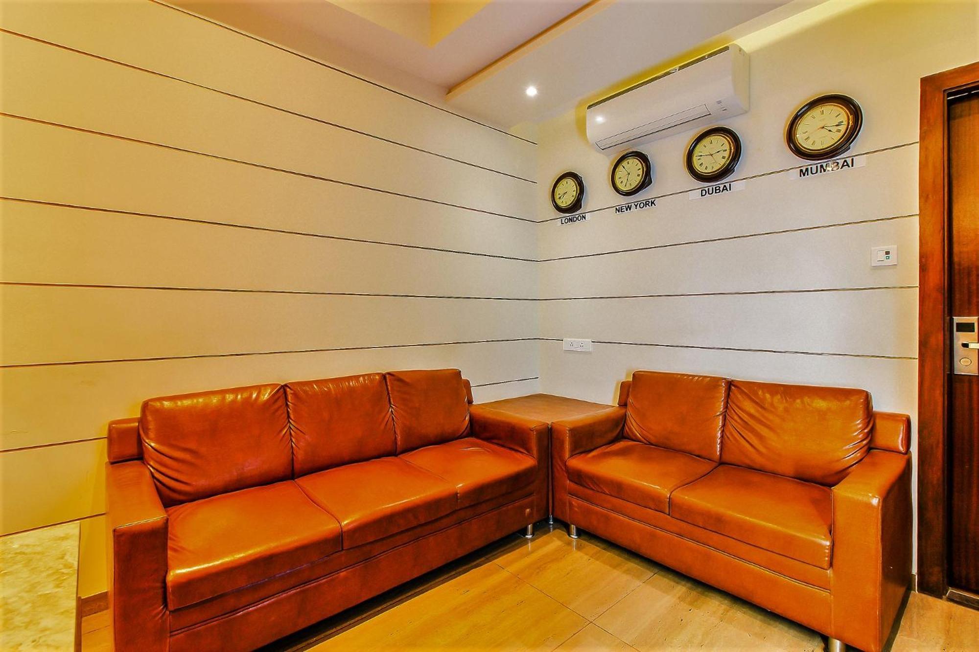 Hotel Fabhotel Empire - Nr International Airport 3*