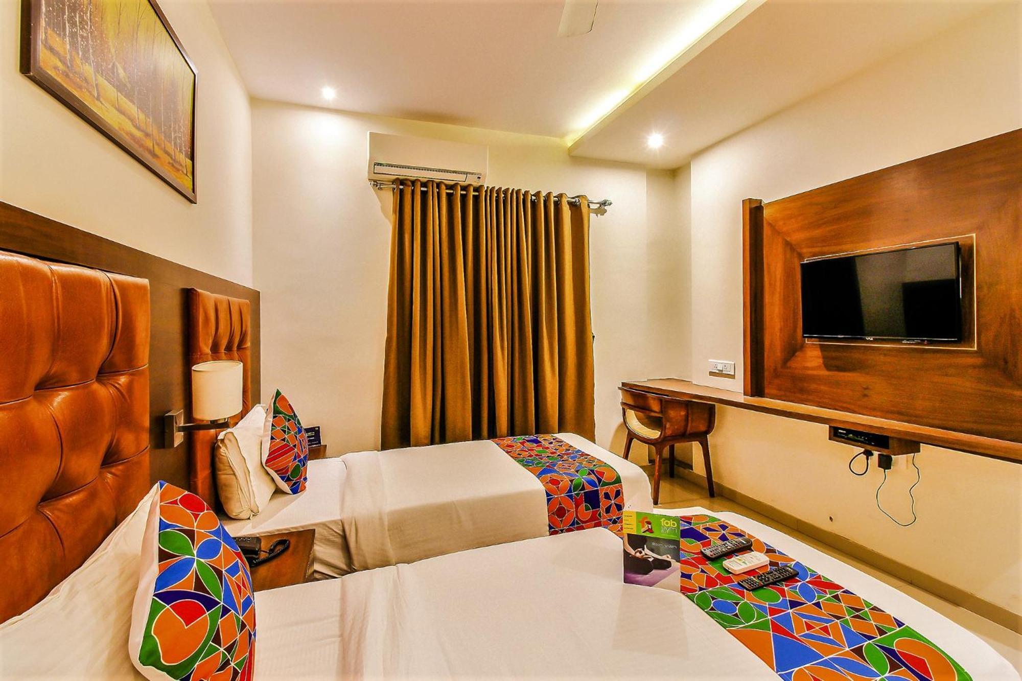 Fabhotel Empire - Nr International Airport