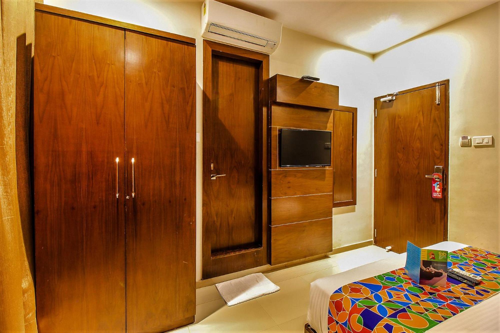 Hotel Fabhotel Empire - Nr International Airport 3*