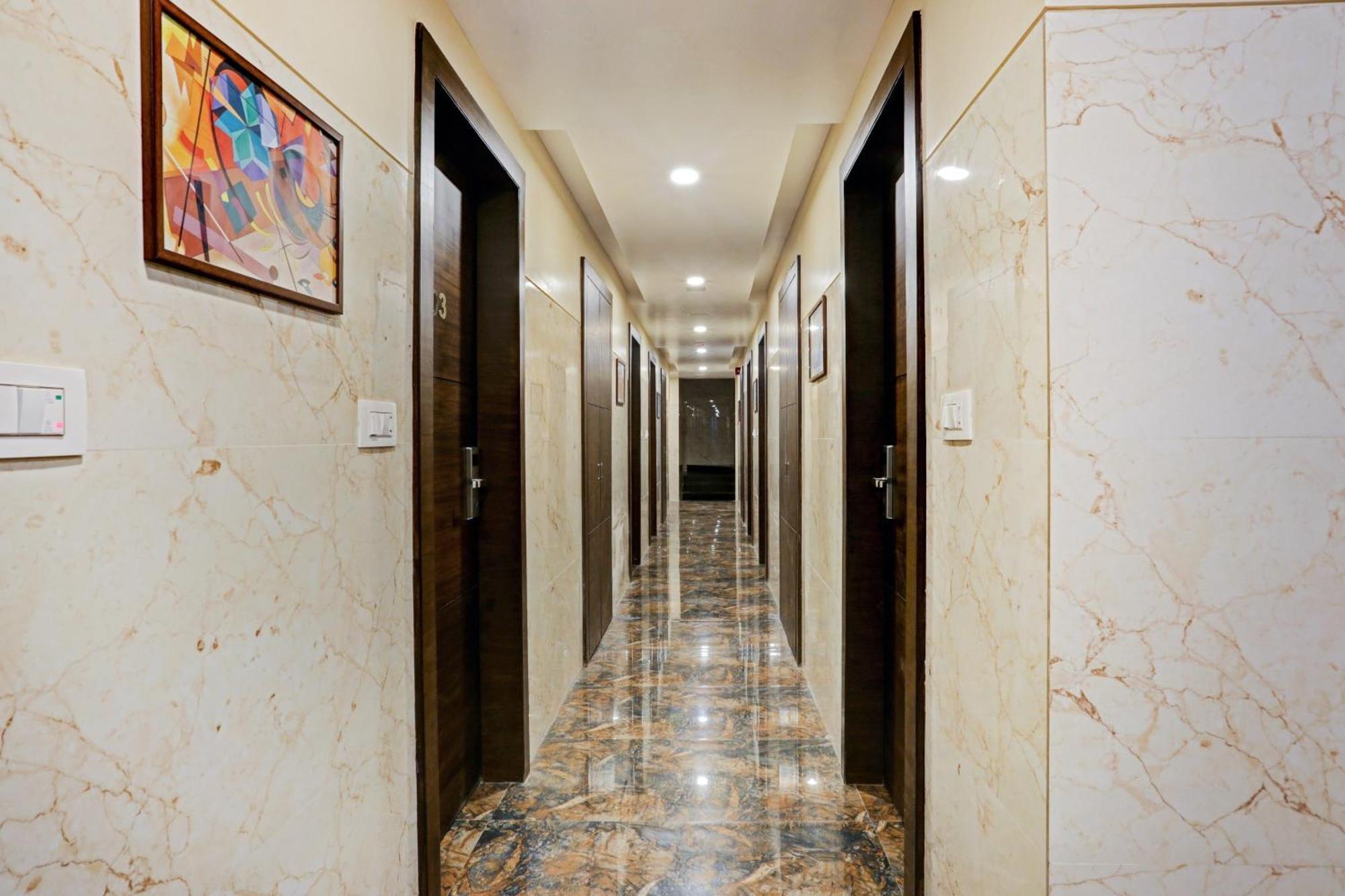 Capital O 80951 Vertigo