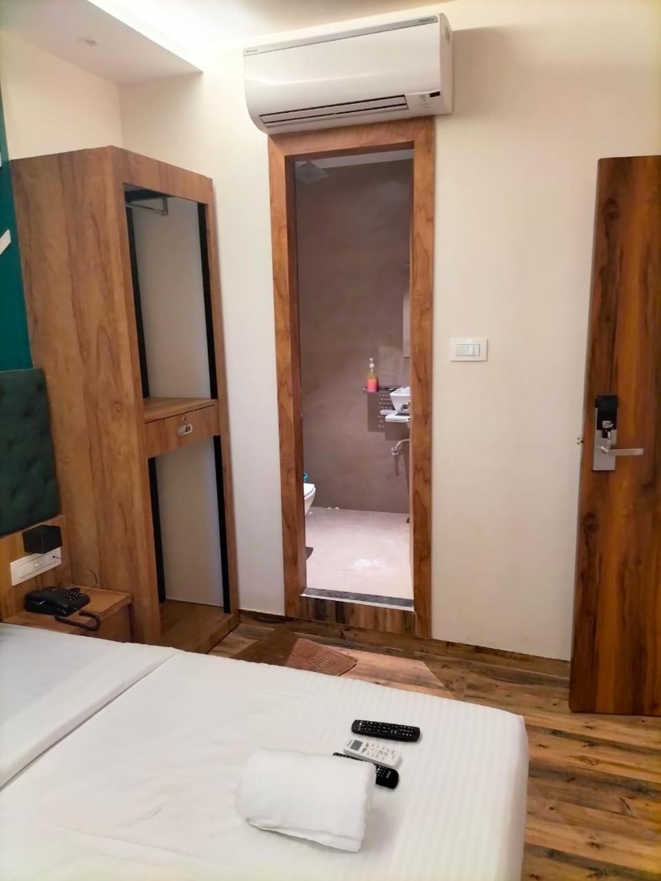 Prince Hotel *