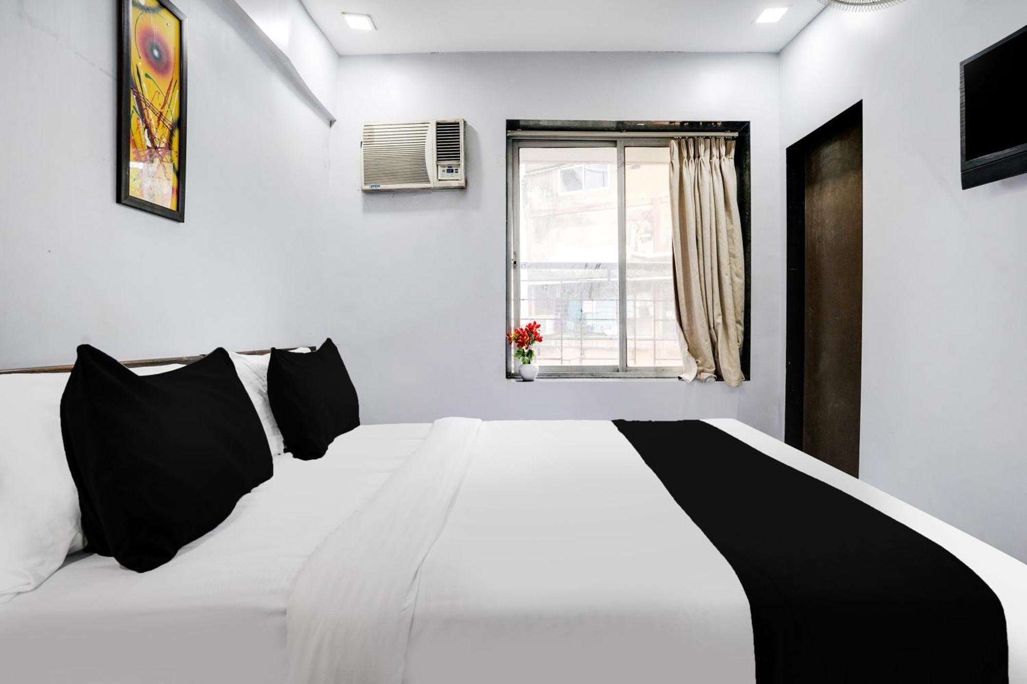 Hotel Super Collection O Andheri Near Airport Formerly We 4*