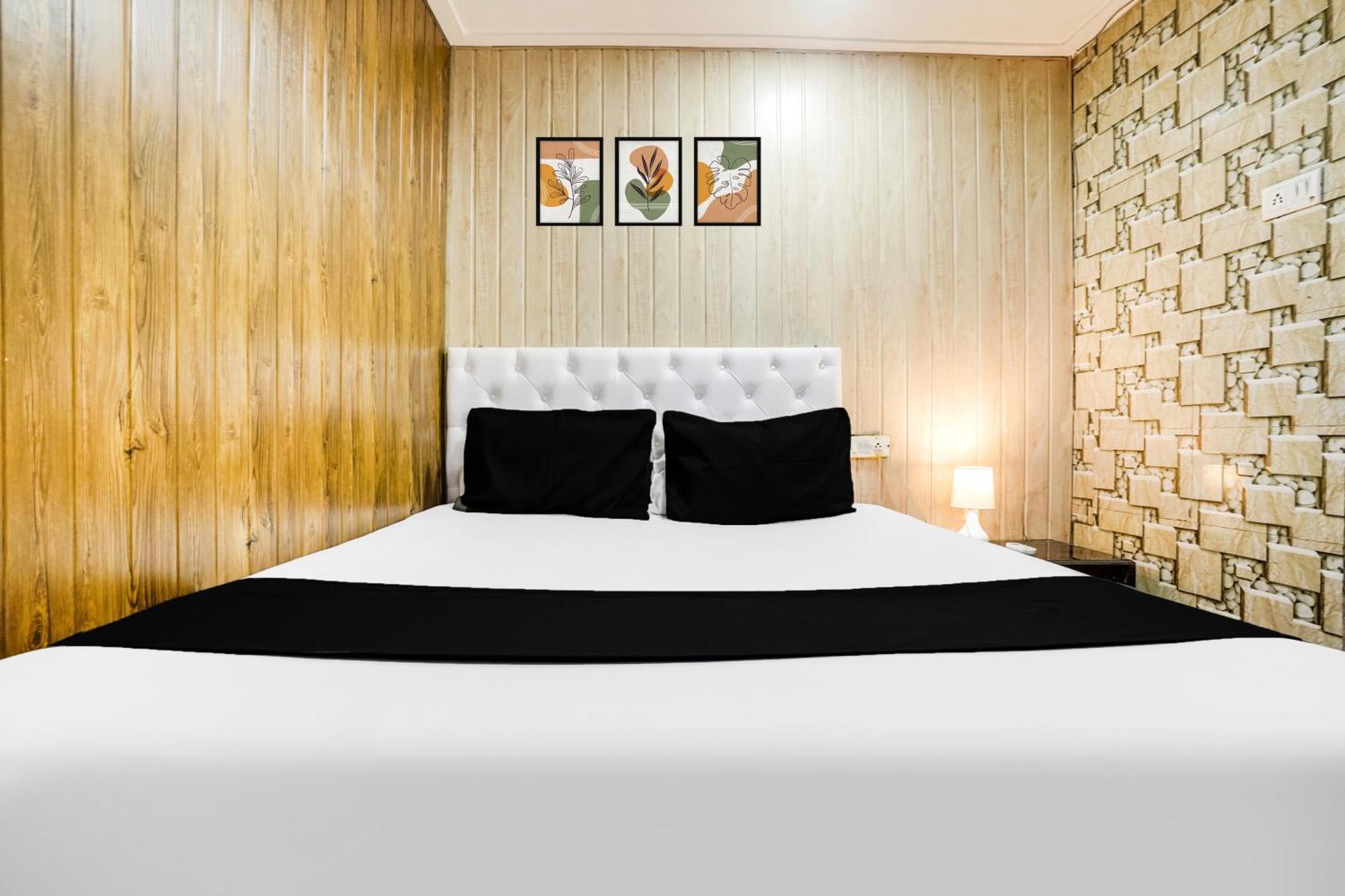 Hotel O Om Sai Palace 3*
