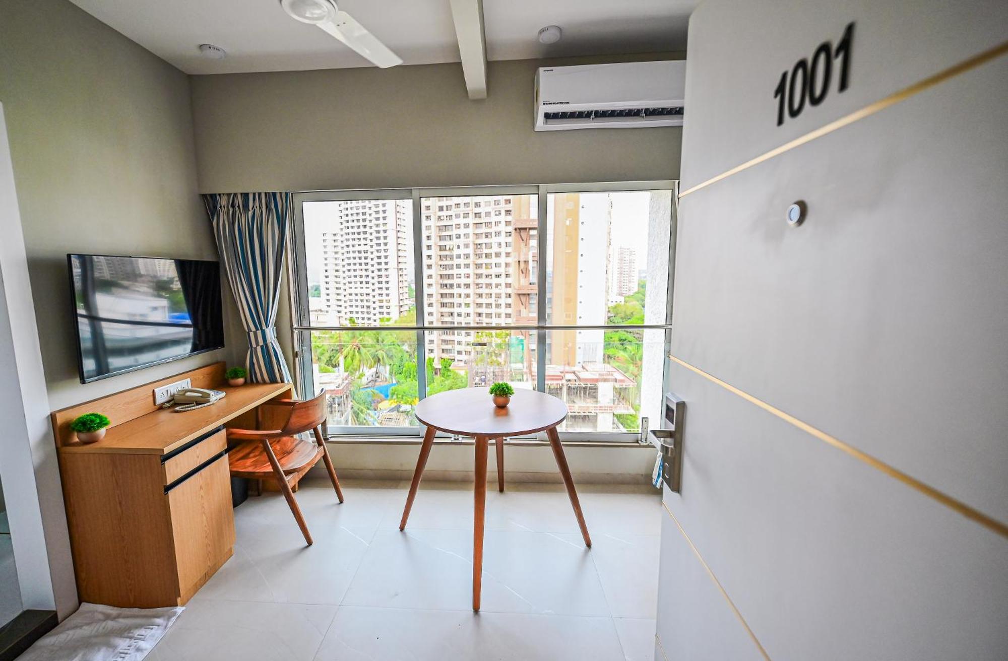 Indie Studios, Chembur Hotel