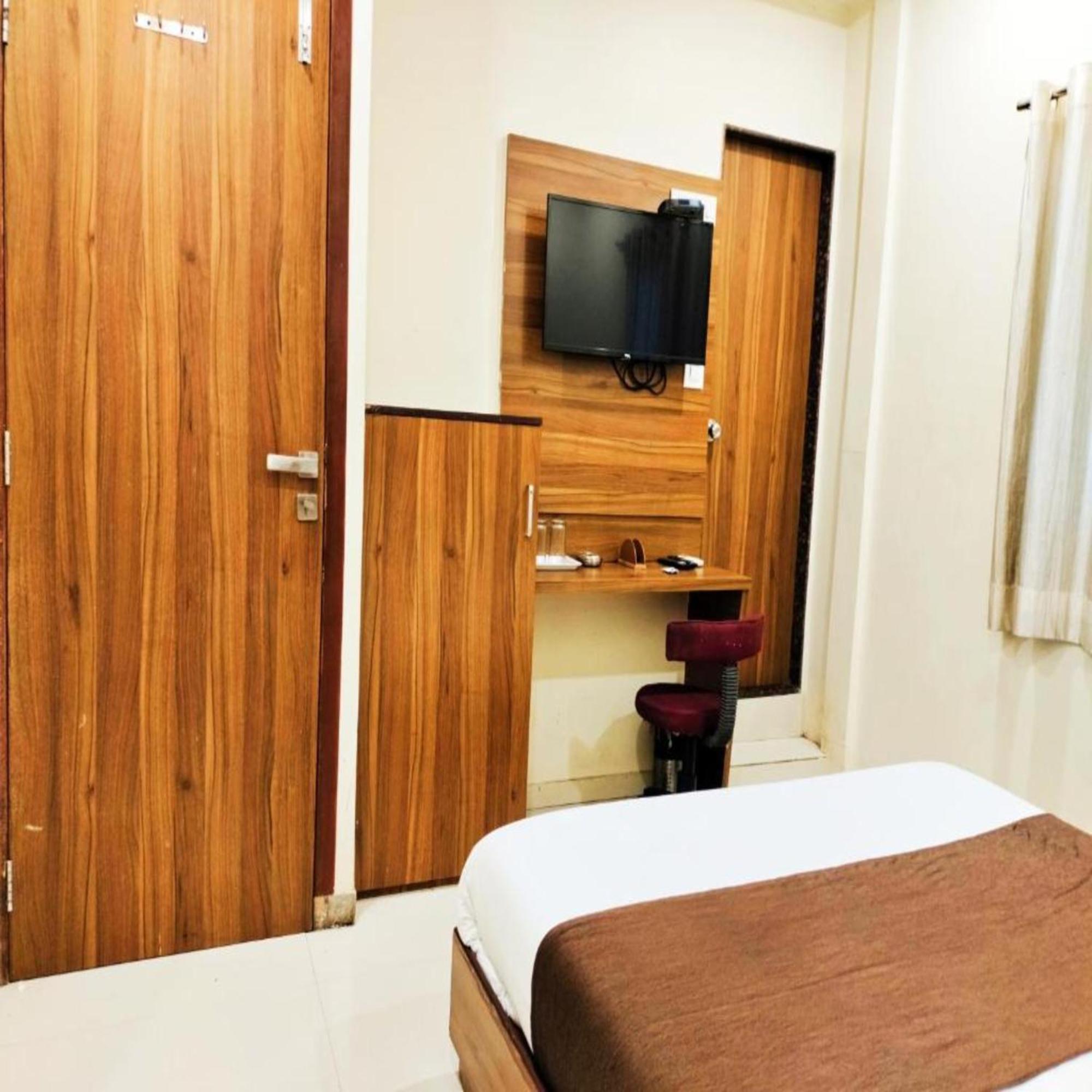 Avion Palace Near Exhibition Centre Hotel 2*