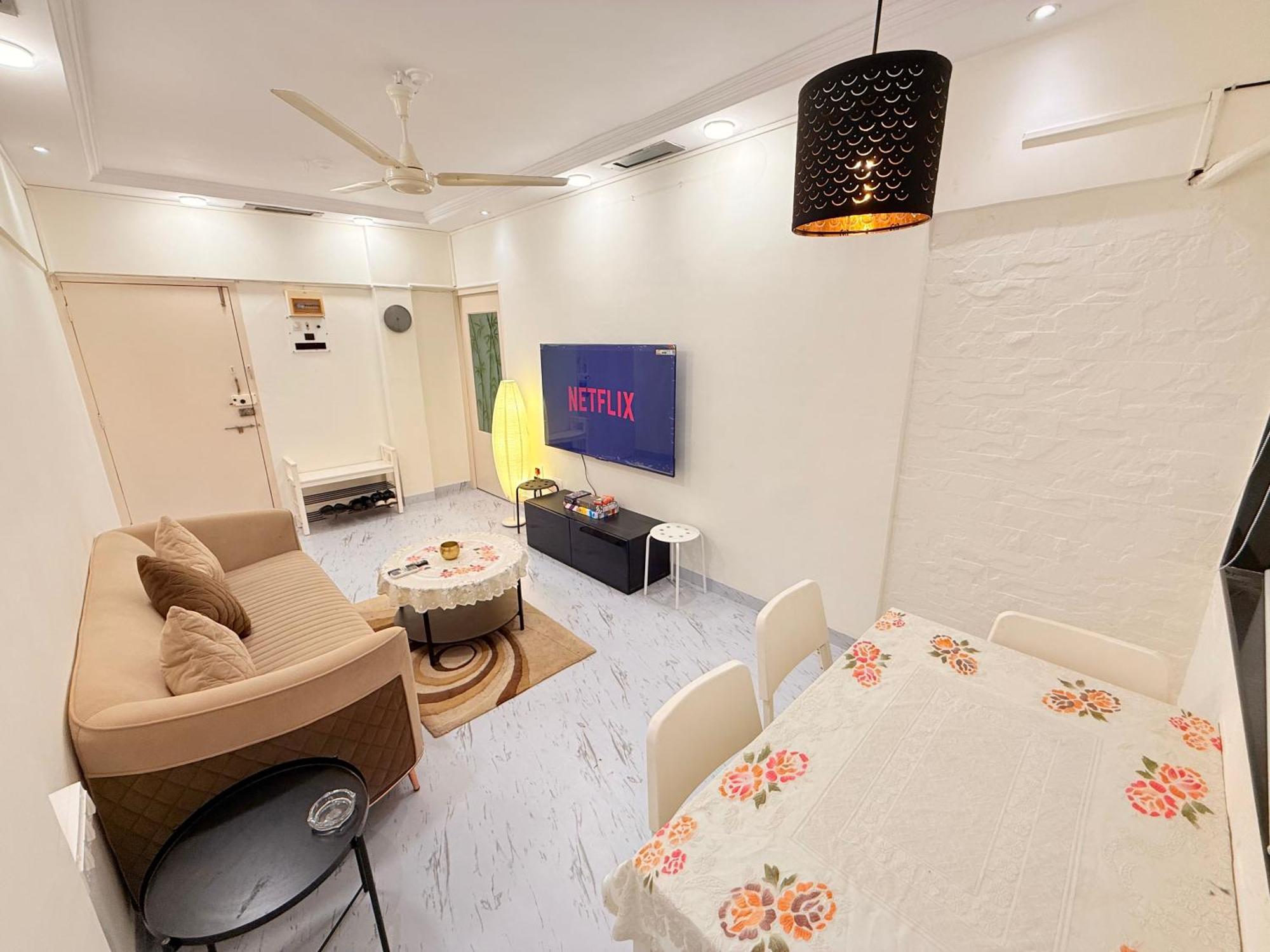 Elite 1 - 65'tv, Netflix&chill, Luxury 2bhk Mumbai