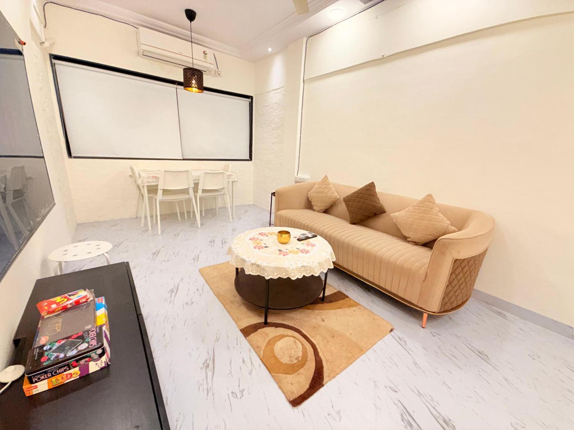 Elite 1 - 65'tv, Netflix&chill, Luxury 2bhk Apartment