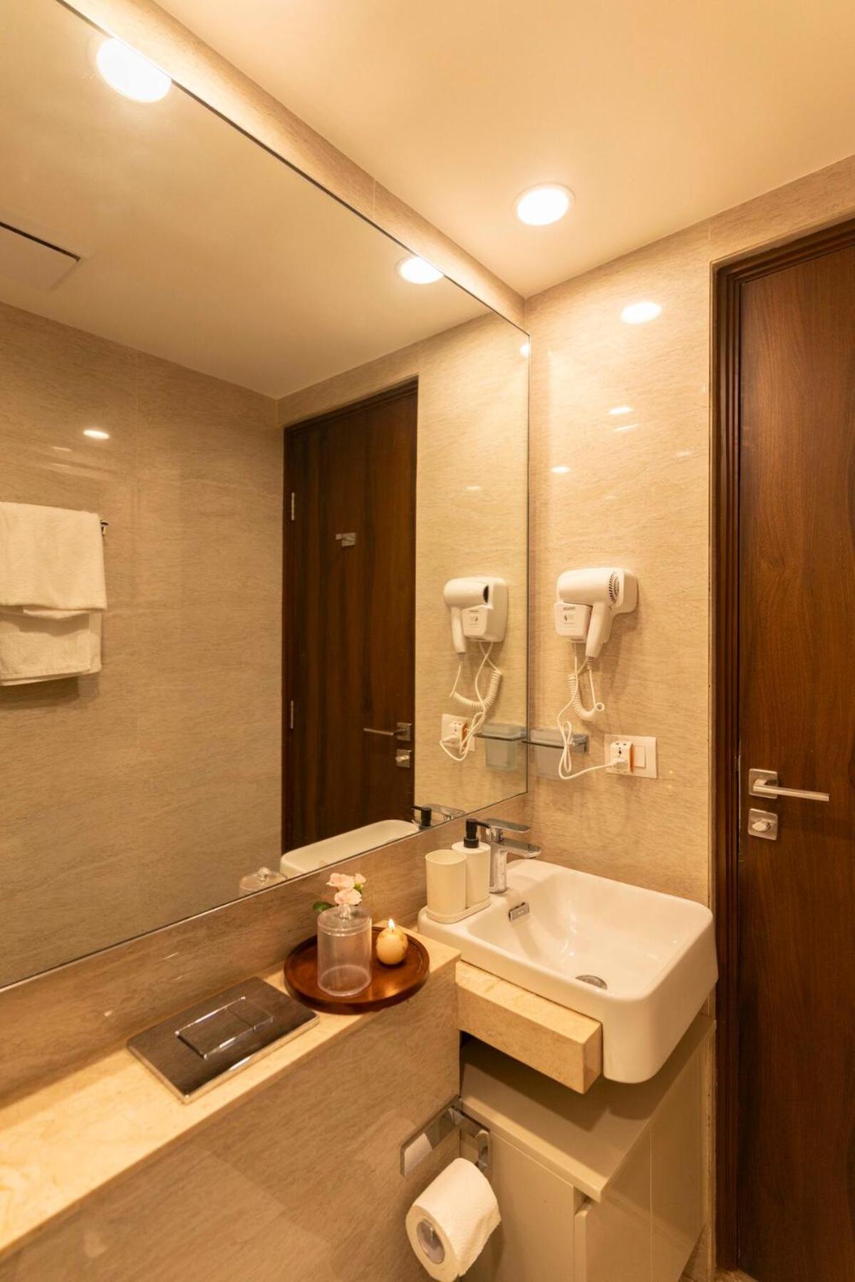 Graceful, Vivid 1bhk In Hiranandani Powai *