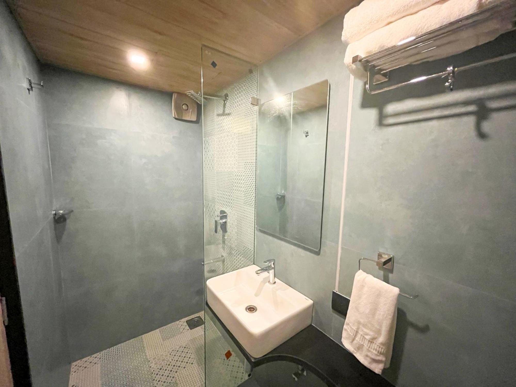 Bandra Hotel