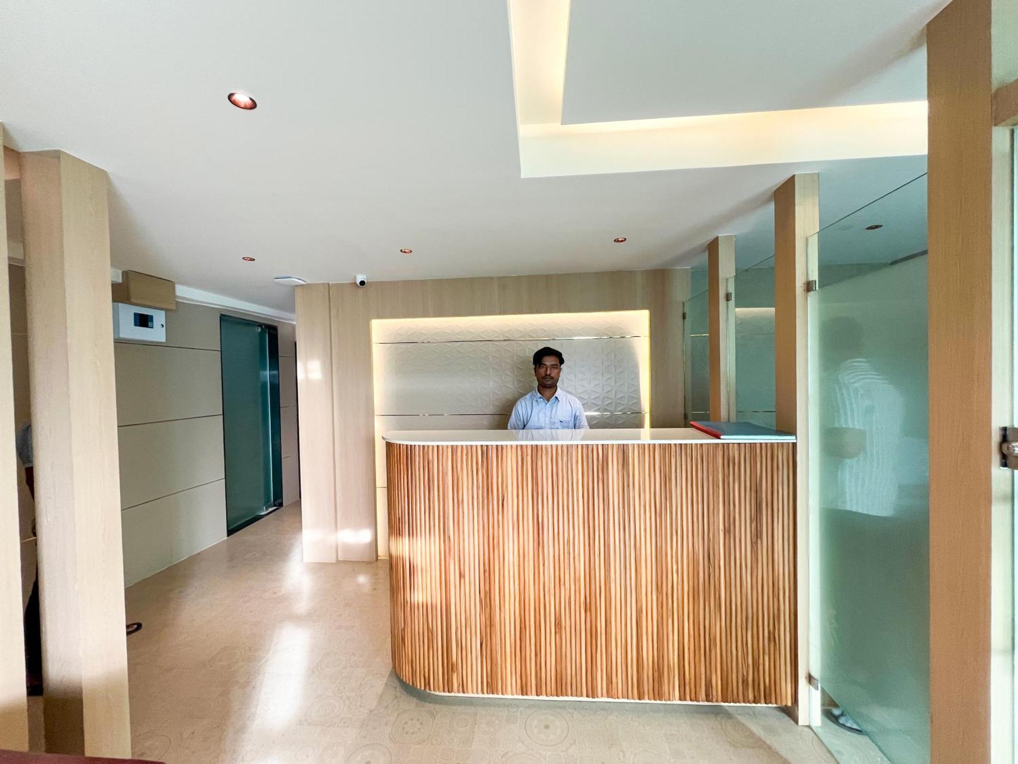 Bandra 3*