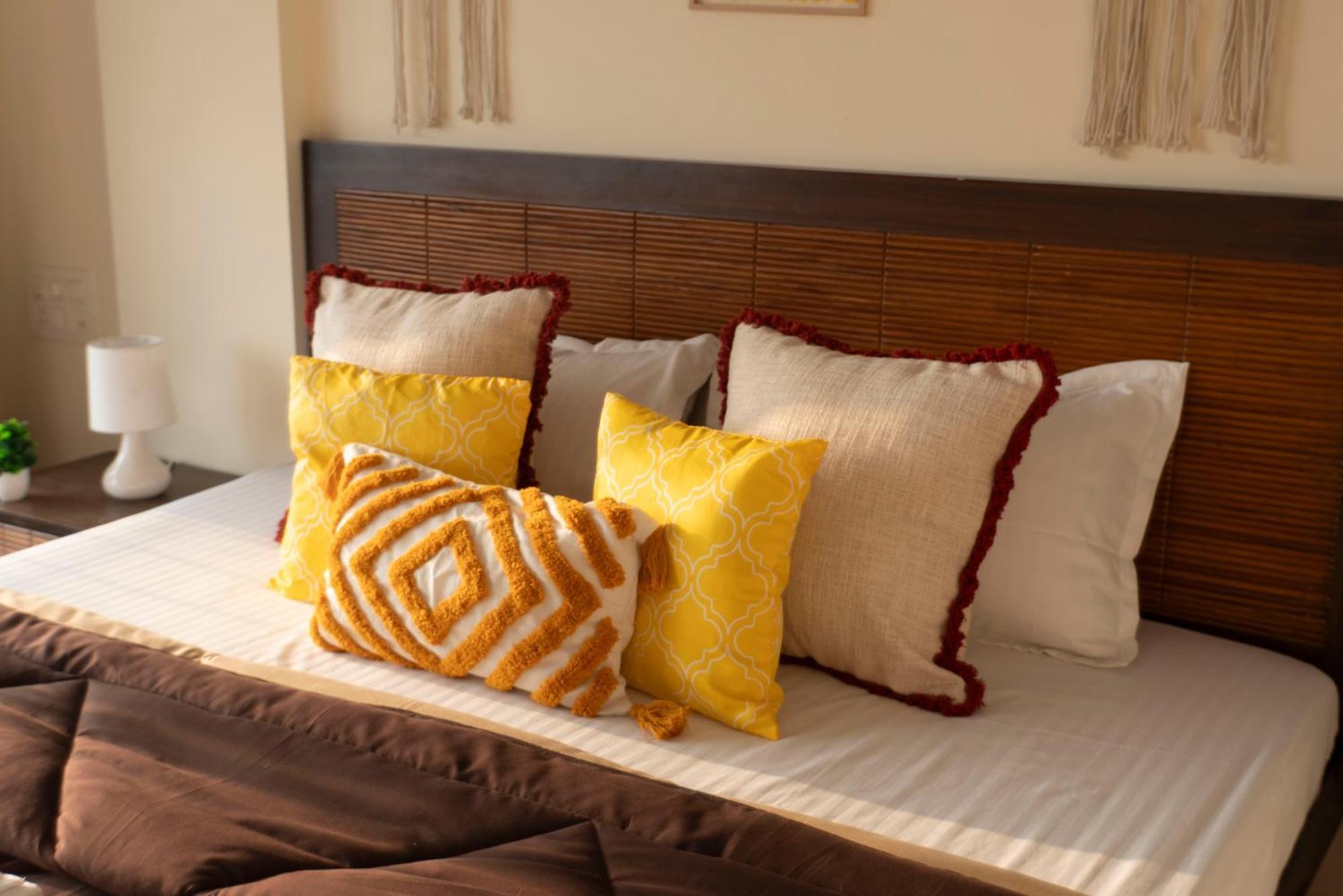 Spacious, Stylish, Upper Floor 3bhk Near Bkc Apartment