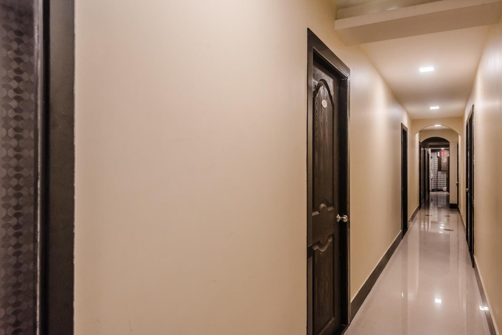 O Royal Grand Near Chhatrapati Shivaji International Airport 3* Mumbai