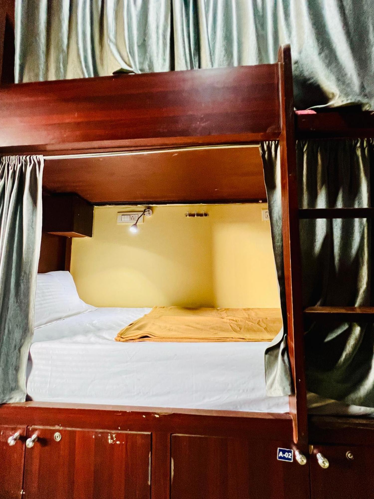 Hostel Bkc Backpacker Mumbai