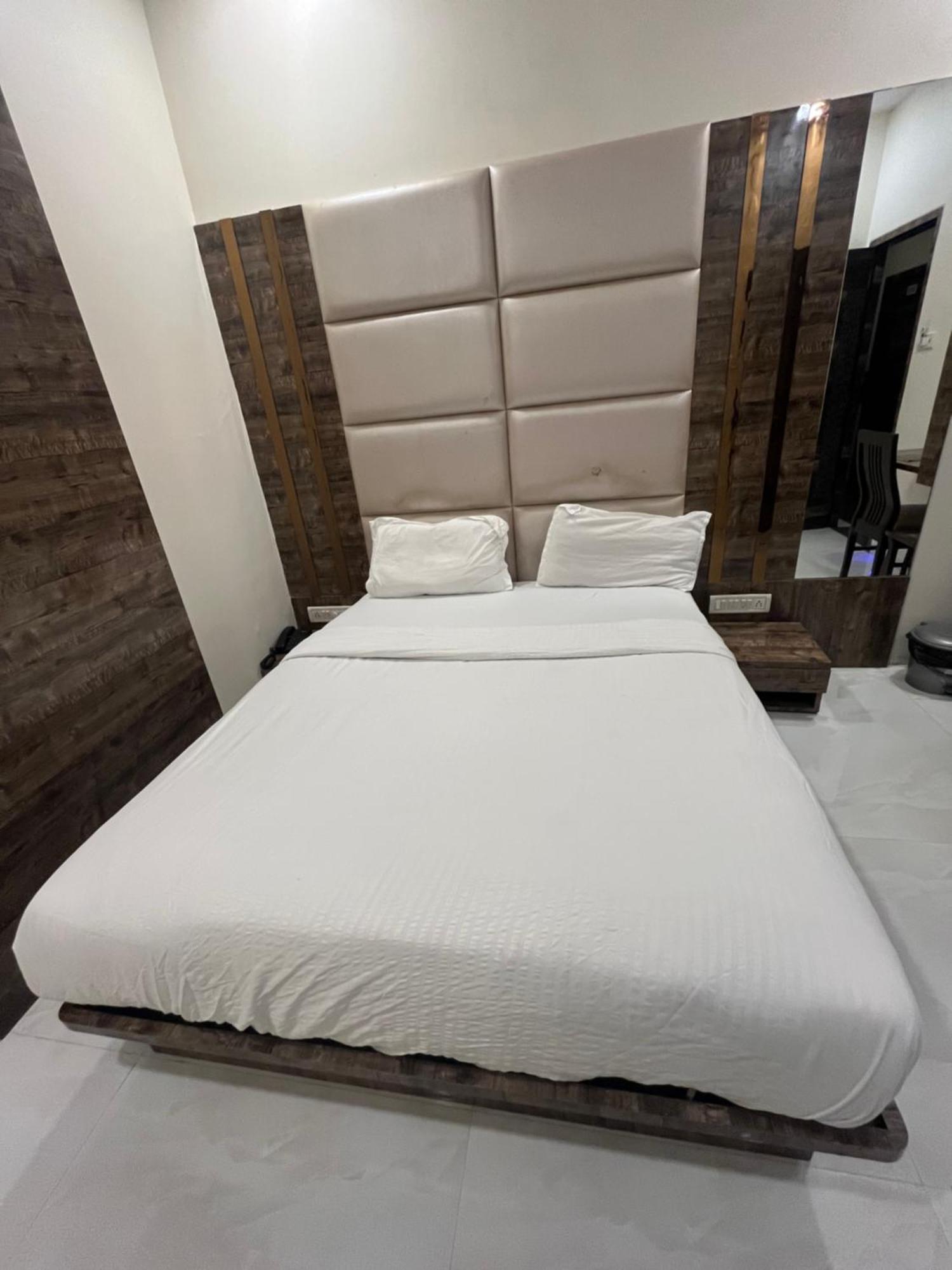Hotel Magnet T-2
