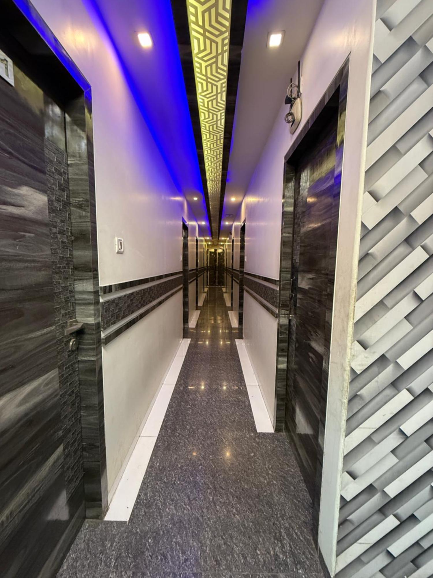 M E R I T O N T-2 Hotel Mumbai