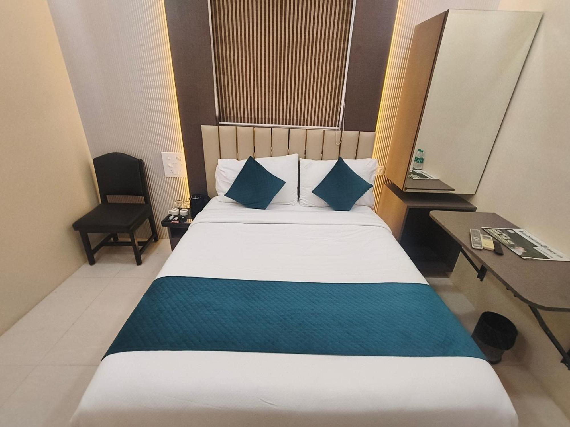 Hotel Triton - Near Us Embassy - In Sion