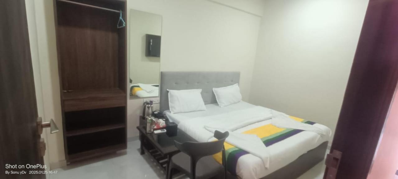 Lexus 5 Hotel 2*