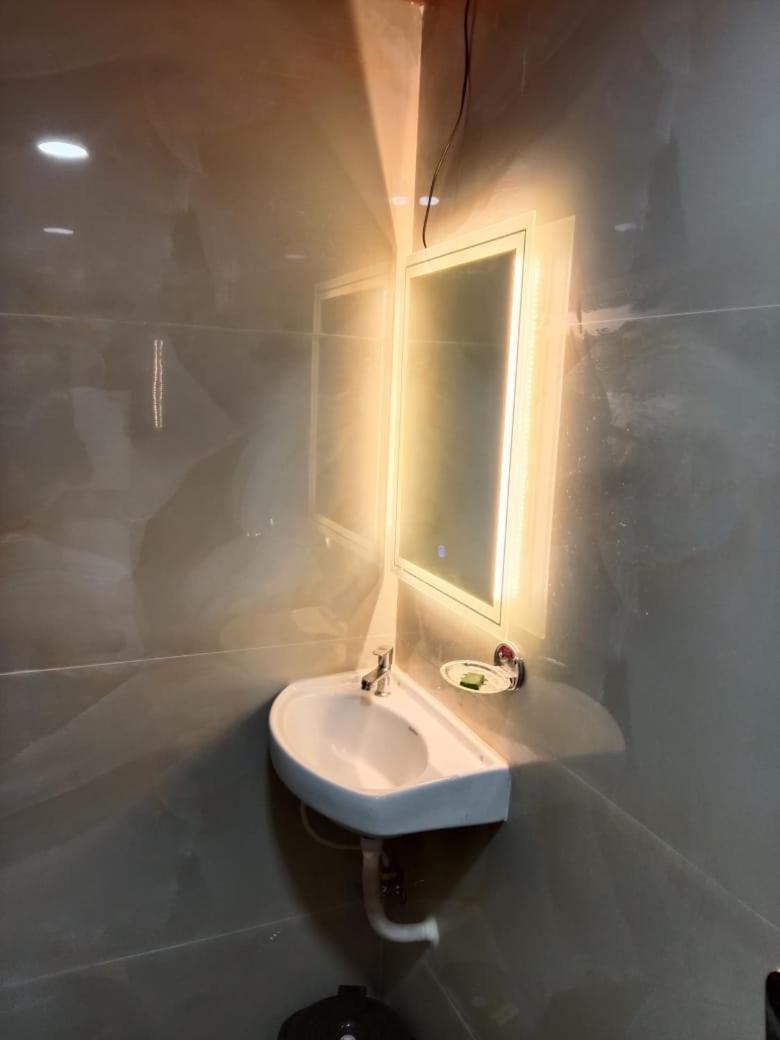 Lexus 5 Hotel Mumbai