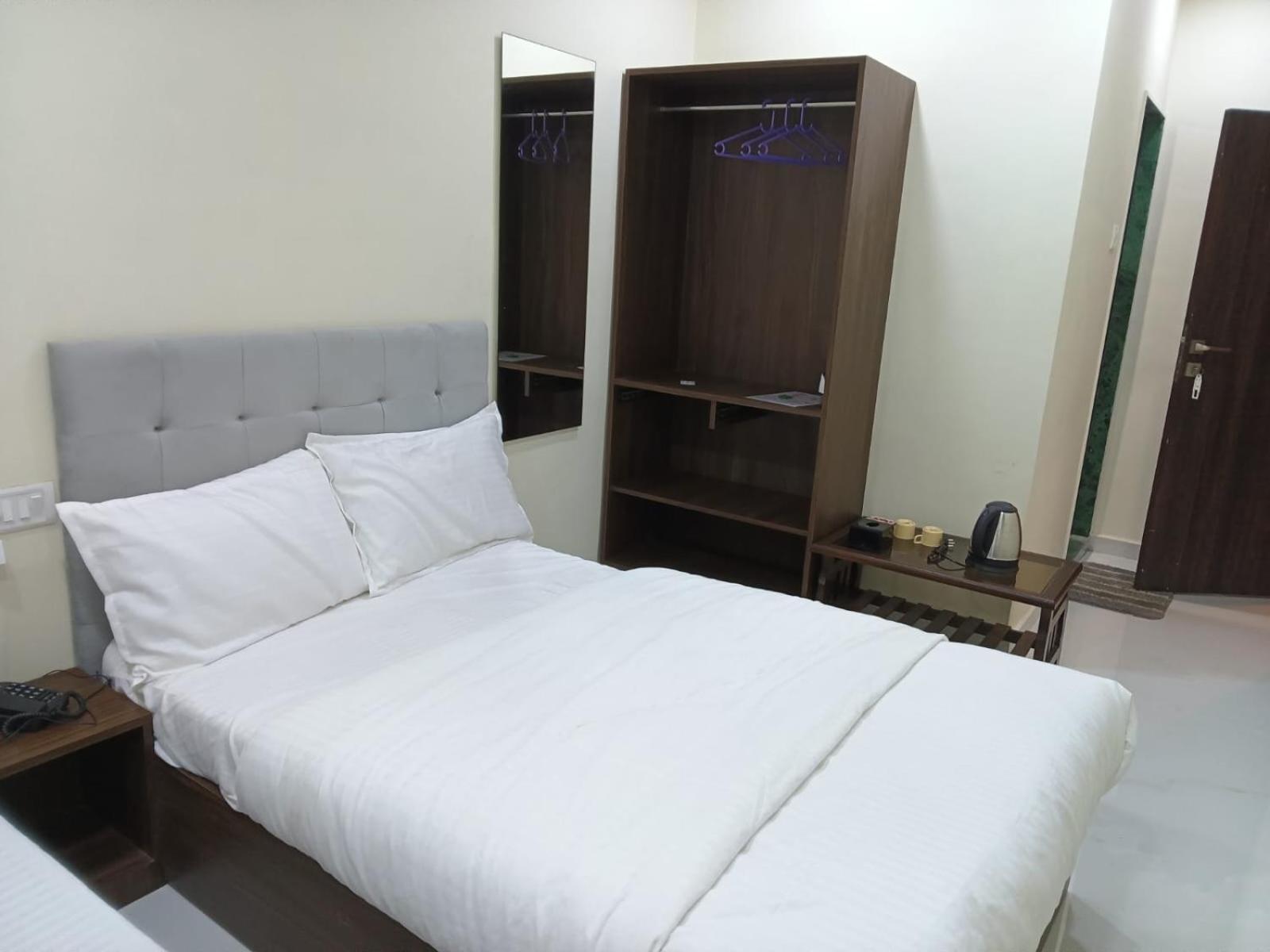 Lexus 5 Hotel