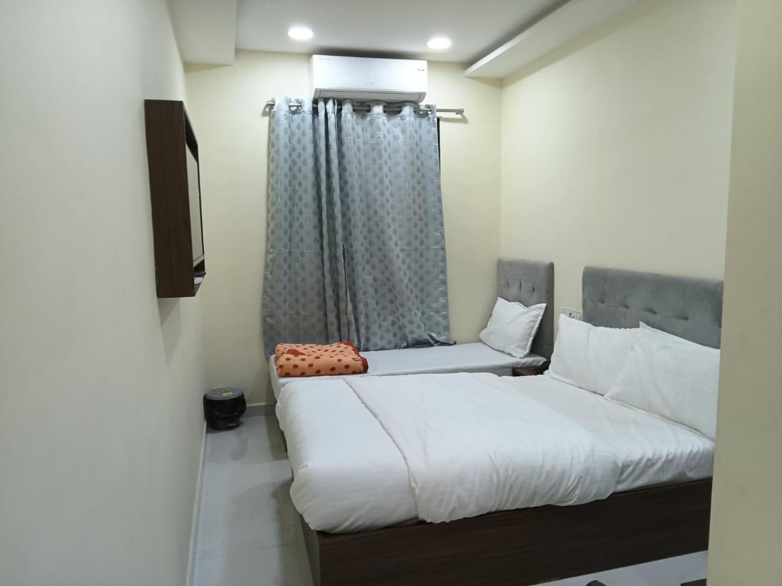 Lexus 5 Hotel Mumbai