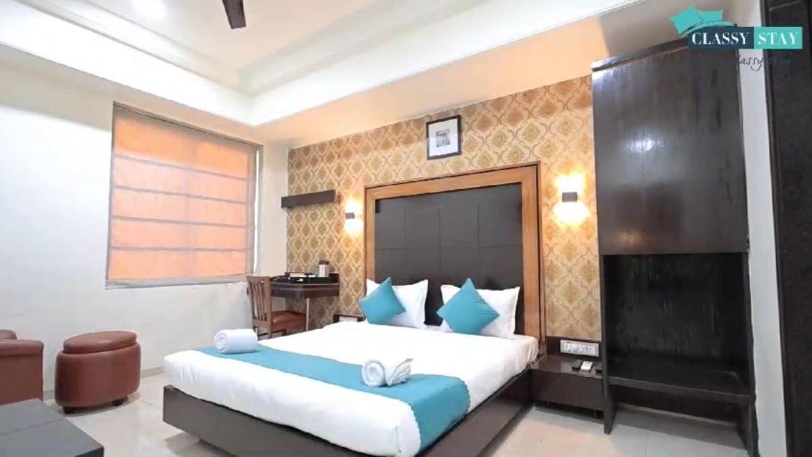 Manas Residency Classy Hotel Mumbai