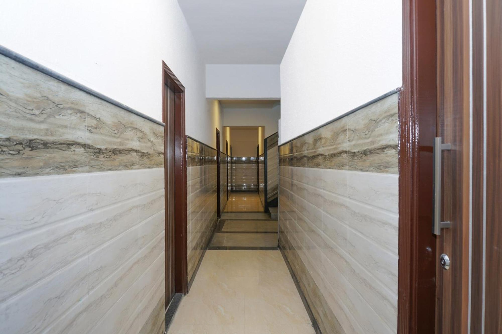 O Royal Grand Near Chhatrapati Shivaji International Airport Hotel 3*