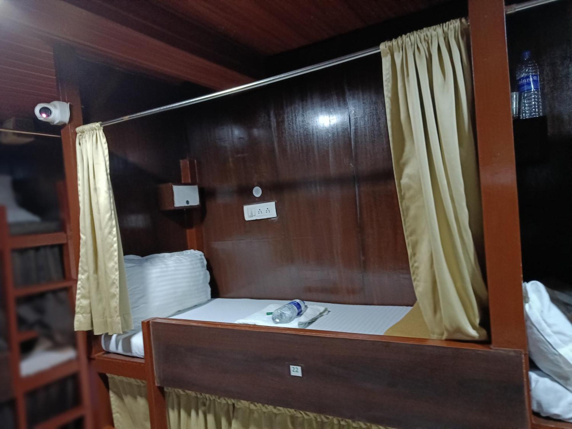Asra For Male And Female Hotel Mumbai